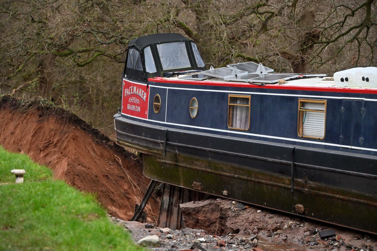 Boat left perched on the edge of Whitchurch canal breach rescued in late-night operation