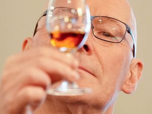 Supporting image for story: Swinney to press Trump on Scotch whisky tariffs exemption