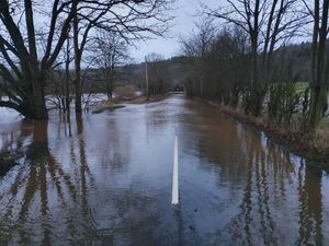Supporting image for story: Storm Franklin: Residents told to evacuate homes in Bewdley as River Severn rises