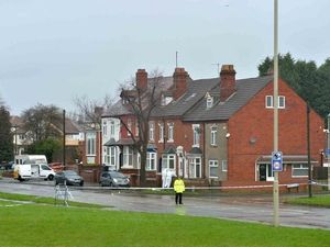 Supporting image for story: Dudley crossbow murder jury retires to consider verdict