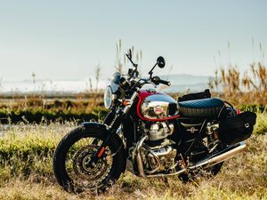 Supporting image for story: Royal Enfield’s ‘Thunder and Lightning’ special editions bring added equipment