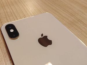 Supporting image for story: iPhone XS users claim phone has ‘secret beauty mode’