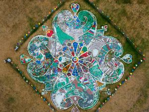 Supporting image for story: Impressive land art made with help from visitors to historic property
