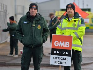 Supporting image for story: Paramedics 'taking overtime to afford bills' as workers take fifth day of strike action