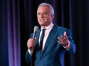 Supporting image for story: Kennedy apologises after video of him speaking to Trump leaks online