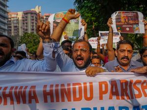 Supporting image for story: Bangladesh court defers Hindu leader’s bail hearing as tensions with India rise
