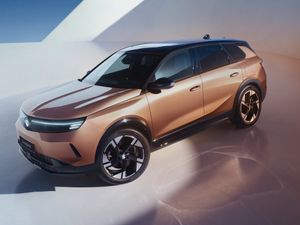 Supporting image for story: Updated Vauxhall Grandland goes on sale priced from £34,700