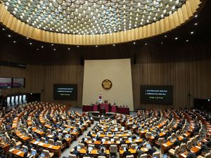 Supporting image for story: South Korean opposition parties submit motion to impeach president