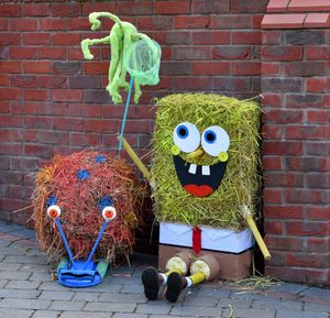 Spongebob sits awaiting fans