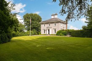 Supporting image for story: 'Downton Abbey grandeur meets 21st-century chic' as Georgian home on market for £1.5 million