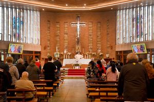 WOLBERHAMPTON COPYRIGHT NATIONAL WORLD STEVE LEATH 21/04/25Father Craig Fullard at St Josephs Church (East Park) leads a service paying tribute to the Pope who has dies.