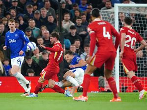 Supporting image for story: David Moyes: James Tarkowski lucky not to see red for Alexis Mac Allister tackle