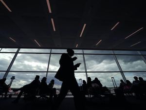 Supporting image for story: UK airports begin ordering passengers to cover faces and wear gloves