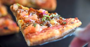 Nice spice – Pizza Barbacoa (pulled beef, spicy chopotle salsa, mozzarella, tomato, red onion, coriander)