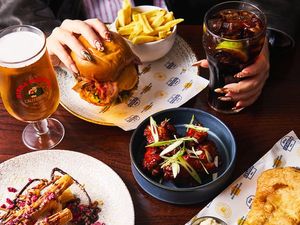 Supporting image for story: Castle Bromwich pub with five-star reviews offers meal for two with drinks for £20