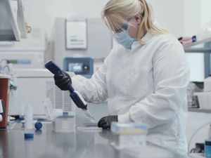 Supporting image for story: What do we know about the Moderna Covid-19 vaccine?