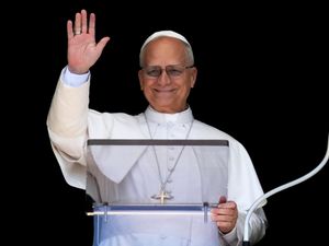 Supporting image for story: Pope denounces ‘pandemic of arms’ as he prays for victims of US school shooting