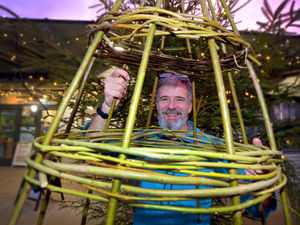 Supporting image for story: Handicrafts draw visitors to frost fair