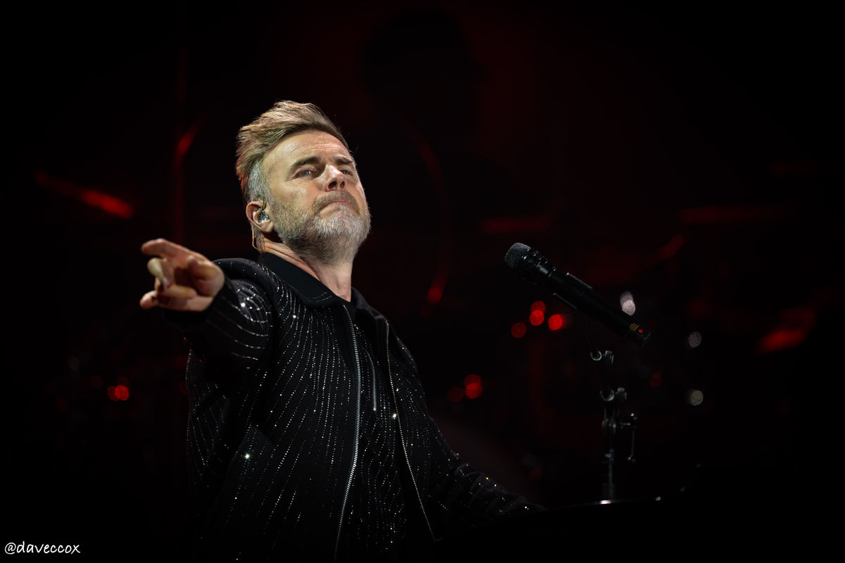 Take That! Singer songwriter star Gary wows the Wolverhampton crowds and returns tonight.
