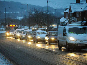 Supporting image for story: Commuters battle against the snow