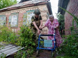 Supporting image for story: Rescuers search rubble for victims of deadly Russian strike in Ukraine