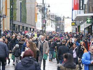 Supporting image for story: New data estimates record 1.7m people in the UK had Covid-19 last week