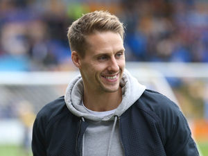 Supporting image for story: Shrewsbury Town closing in on Dave Edwards return as midfielder nears Reading exit