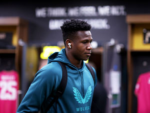 Supporting image for story: Wolves defender arrives in Spain ahead of loan switch to Villarreal 