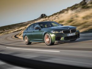 Supporting image for story: BMW unveils hardcore M5 CS