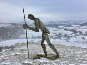 The statue before the collapse