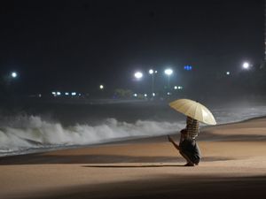 Supporting image for story: Typhoon batters Vietnam after leaving 114 dead in Philippines