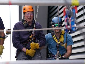 Supporting image for story: City of London Lord Mayor abseils from 47th floor of landmark for charity