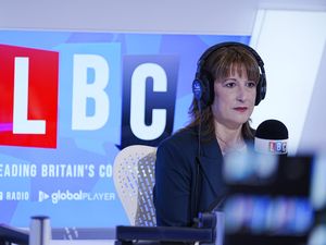 Supporting image for story: Reeves defends PM in row over Reform ‘racist’ immigration policy claim