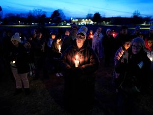 Supporting image for story: Teenager kills one pupil and injures five other people in school shooting