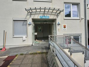 Supporting image for story: Man who threatened to kill police officers in Germany ‘had extremist motive’