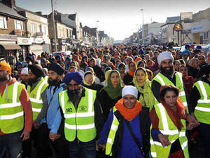 Supporting image for story: Sikh parade attracts 20,000 worshippers