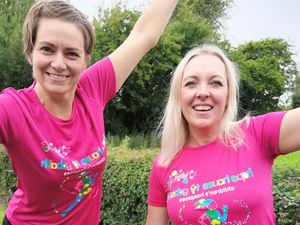 Supporting image for story: Shropshire running group donates £800 to hospice 