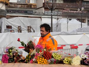 Supporting image for story: Investigation opened into managers of Swiss bar where fire killed 40