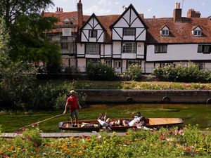 Supporting image for story: UK could record another warmest day of year as temperatures up to 33C forecast