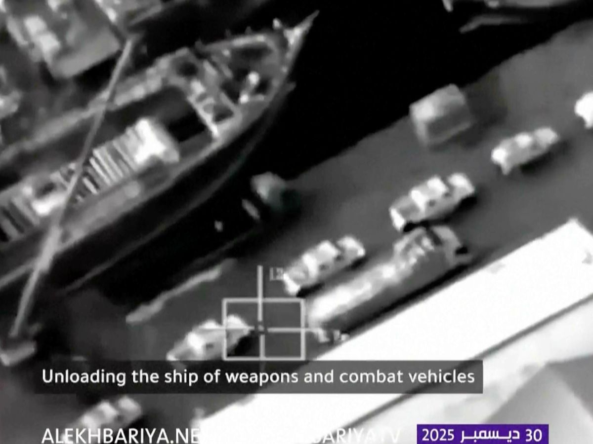 Saudi Arabia bombs Yemen port city over UAE weapons shipment for separatists Saudi Arabia bombs Yemen port city over UAE weapons shipment for separatists