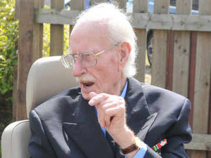Supporting image for story: Death Railway war hero veteran dies at 92