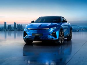Supporting image for story: Alpine shows off new A390 electric coupe-SUV