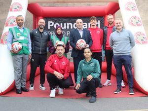 Supporting image for story: Walsall mosque welcomes football club for day of learning