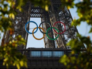 Supporting image for story: Paris organisers unveil five Olympic rings mounted on Eiffel Tower