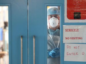 Supporting image for story: Covid-19 death toll passes 1,000 in Northern Ireland