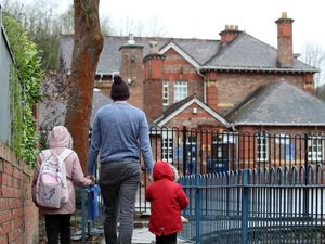Supporting image for story: Shropshire parents told to follow Covid rules at drop-off or face £200 fine