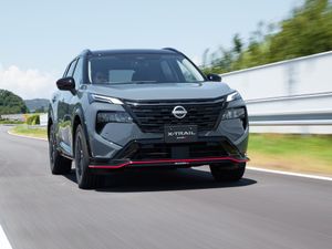Supporting image for story: Nissan adds to X-Trail range with go-faster Nismo version