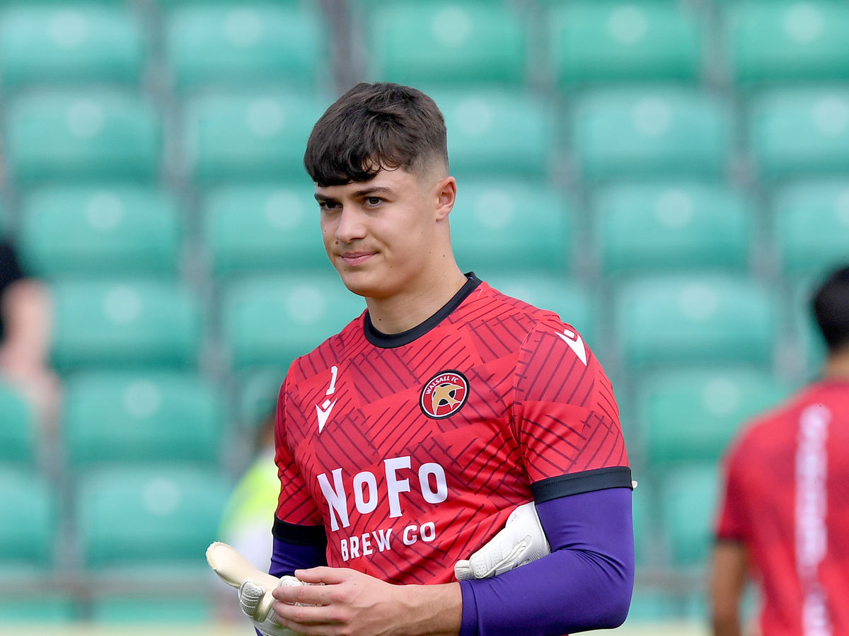 Ex-Walsall loan goalkeeper in Championship triumph 24 hours after recall