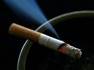 Supporting image for story: Both smoking and vaping can ‘damage arteries and increase lung disease risk’