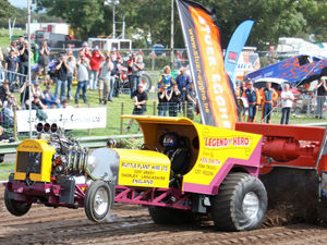 Supporting image for story: British tractor pullers heading for Shrewsbury showdown